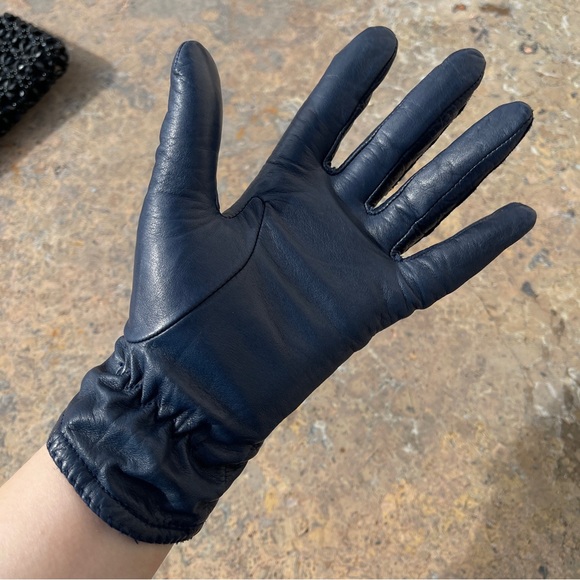 Vintage Women’s 1980s 80s Navy Blue Leather Gloves with Wool Lining - Picture 4 of 7